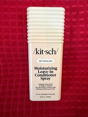 Kitsch Moisturizing Leave-In Conditioner Spray - Light Pink Bottle